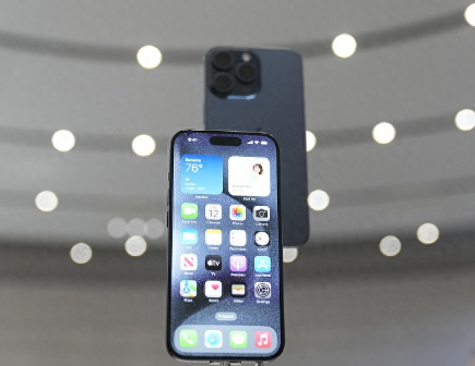 海头镇Apple维修站分享买iPhone15还是华为Mate60 